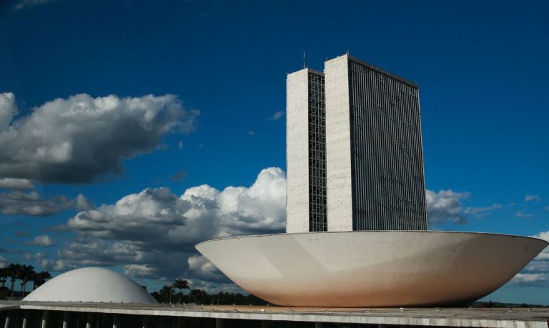 monumentos_brasilia_cupula_plenario_da_camara_dos_deputados3103201341