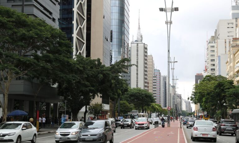 São Paulo - Avenida Paulista completa 129 anos