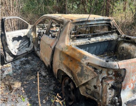 Carro comprado em leilão e depois queimado pela quadrilha