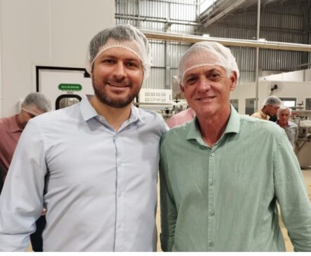 O secretário de desenvolvimento de São Mateus Hassan Rezende ao lado do presidente da Câmara Vanderley Segantini