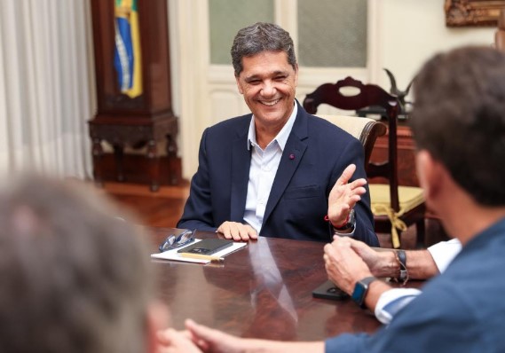 Governador reúde secretariado